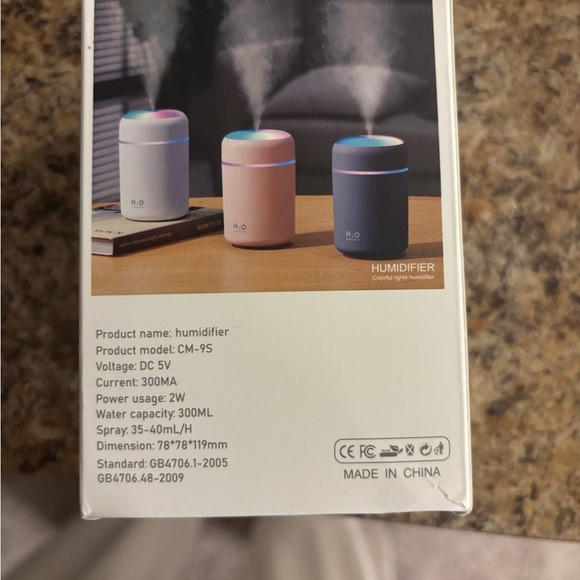 USB Colorful Humidifier with LED Light - Picture 3 of 3